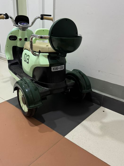 Электромобиль детский