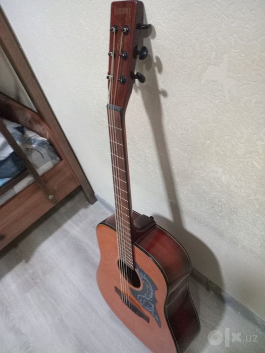 Gutar, getara, gitara. Acoustic guitar.