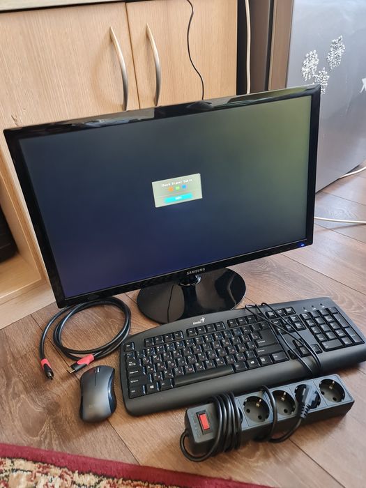 Монитор Самсунг 24 дюйм.