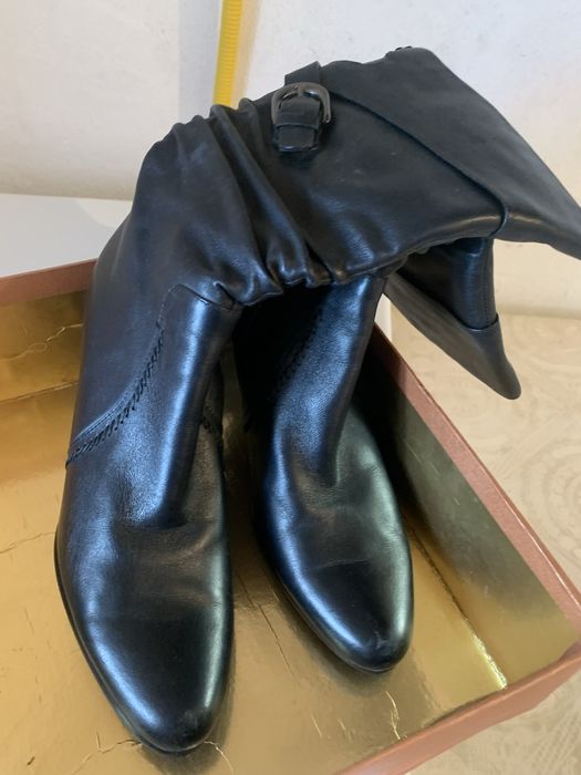 Продаю б/у диван ,обувь