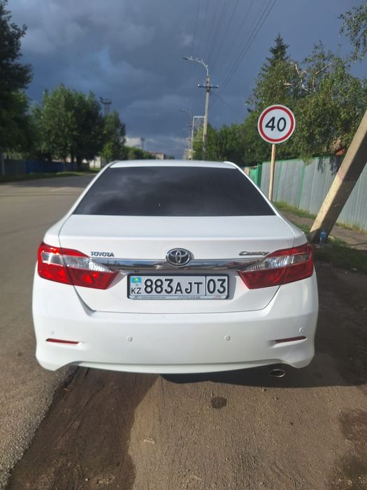 Срочно продам тайоту камри 2013 года