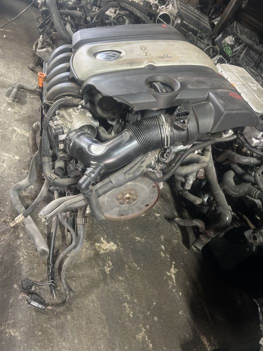 Двигатель Volkswagen Jetta Golf5 2,5 BGP
