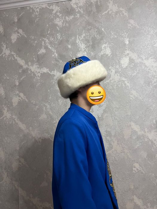 Ұлттық киімдер сатылады