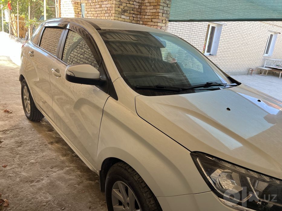 Lada X Ray 2018 yil sotiladi