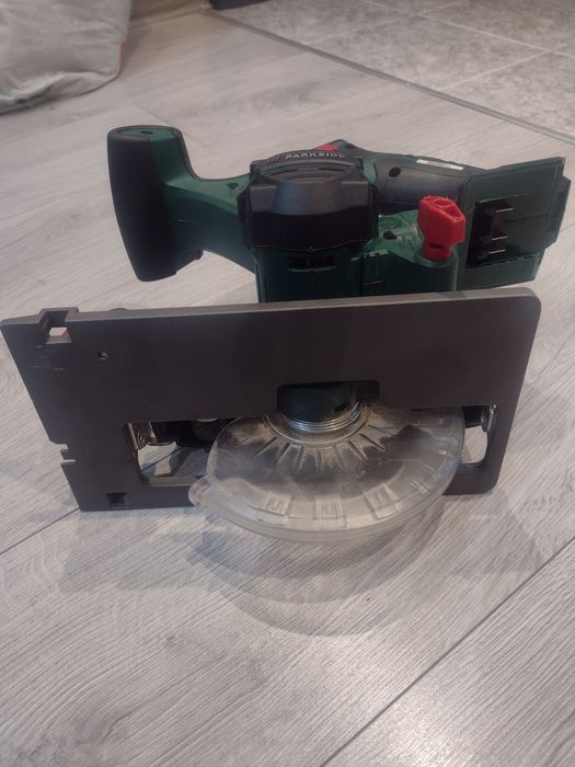 Акумулаторен циркуляр Парксайт