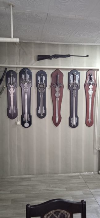 Продам сувенирные мечи