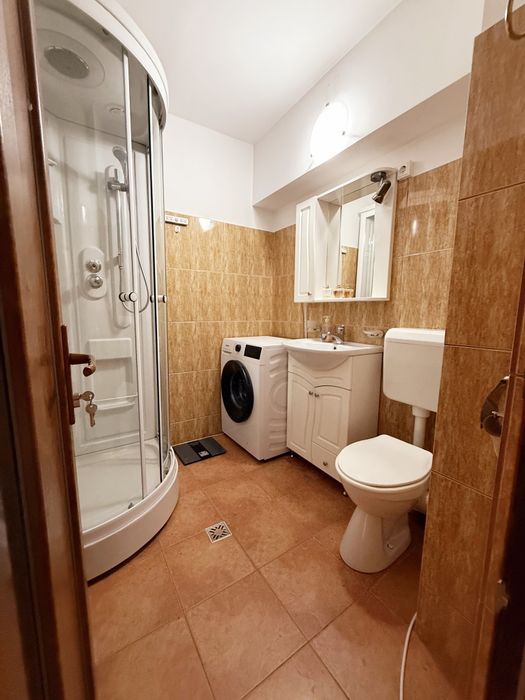Proprietar vând apartament 2 camere Brașov Centrul Civic mobilat  etaj 5/8