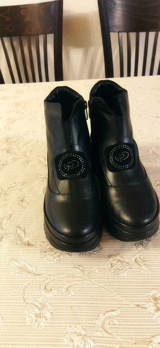 Продавам дамски боти