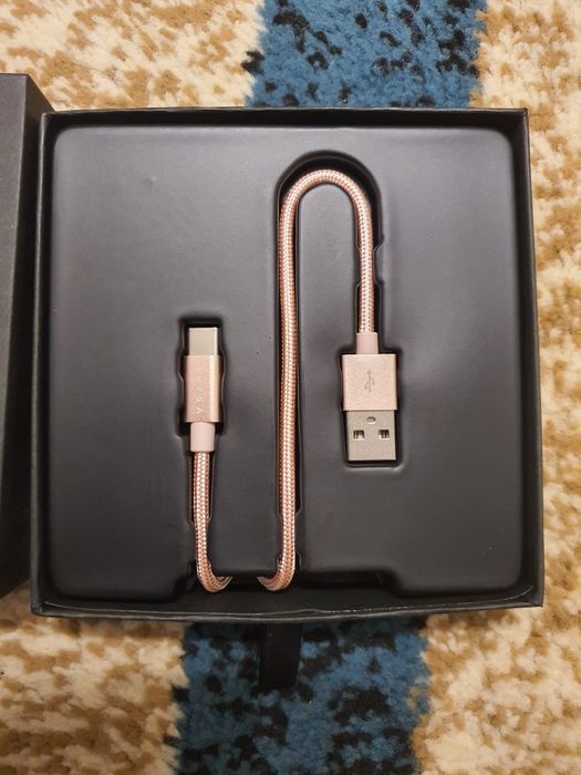 Cablu incarcator burga pink