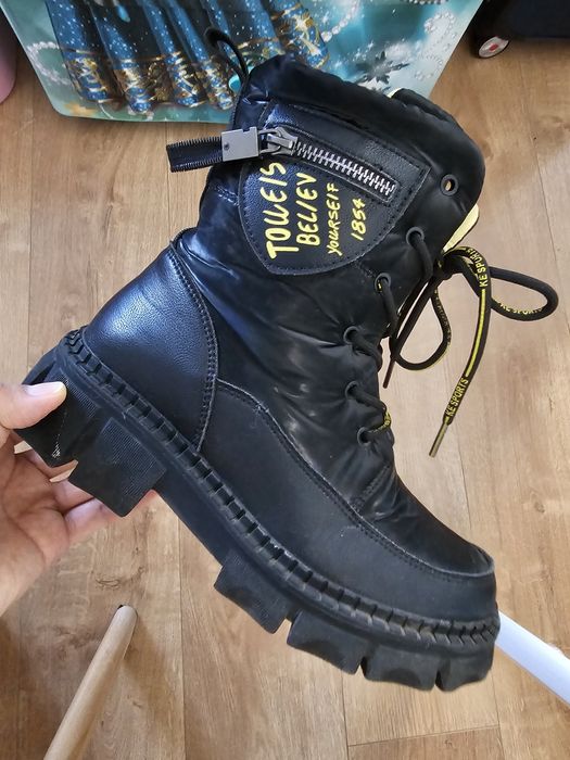 Продам зимние детские ботинки 35 размера