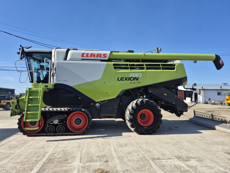 Combină agricolă Claas Lexion 780 TT și secerătoare Claas Vario 1230
