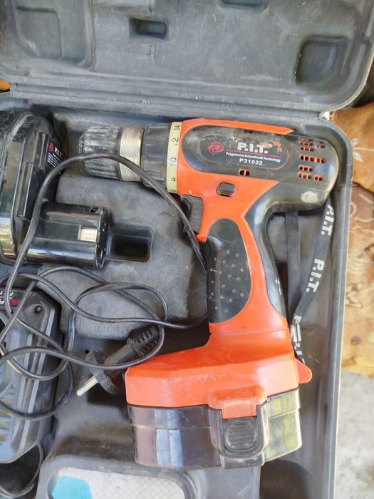 Шуруповерт Crown и PIT