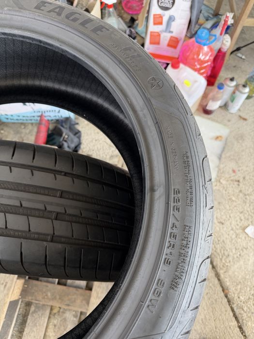 225/45/19 GoodYear 2броя дот21
