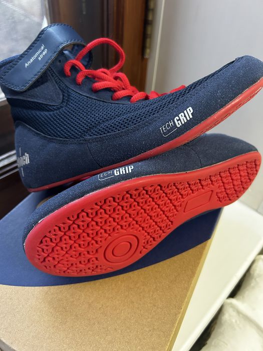 Борцовки ASICS новые 36 размер