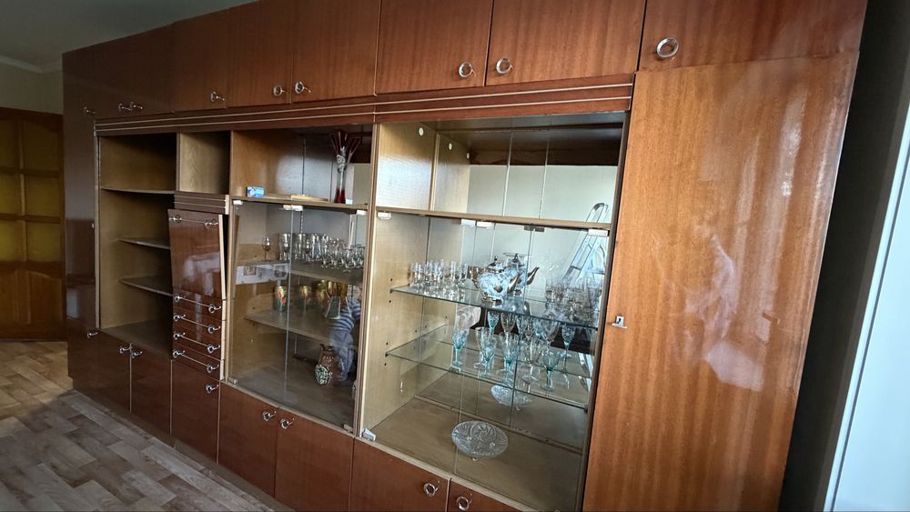 Стенка  в зал. Продам. Самовывоз