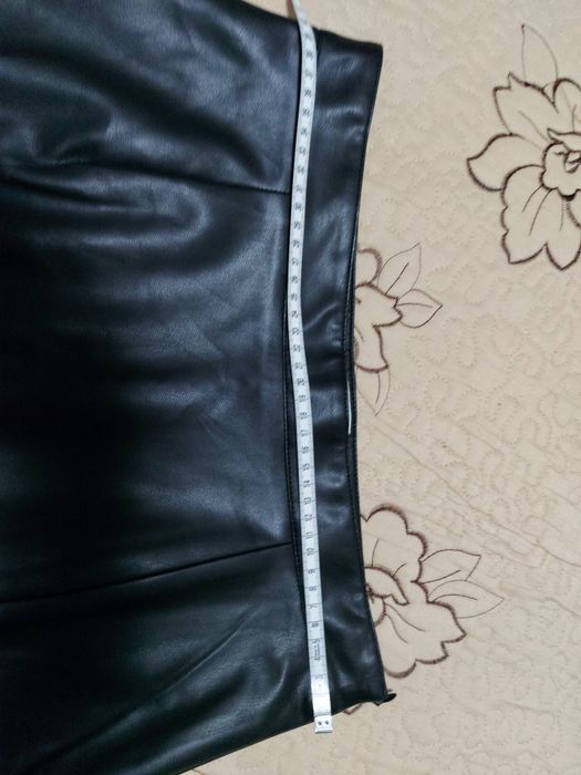 Fusta scurta Molly Bracken, imitatie piele, culoare negru (M)