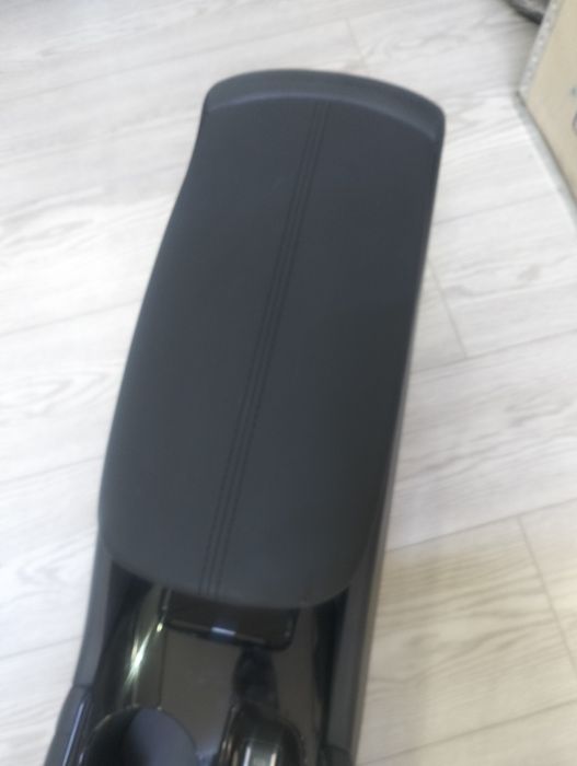 продам подлокотник для кобалта,,( малибу )