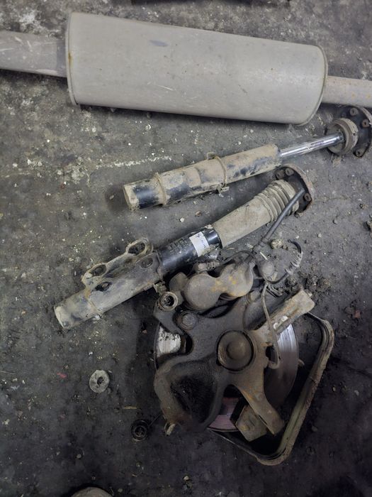 Fuzeta stanga dreapta amortizor Vw crafter 2.5 2008