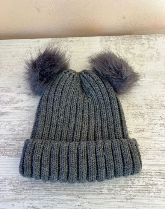 Зимни шапки само по 2.5 евро черен , бял , син , кафяв и цикламен цвят