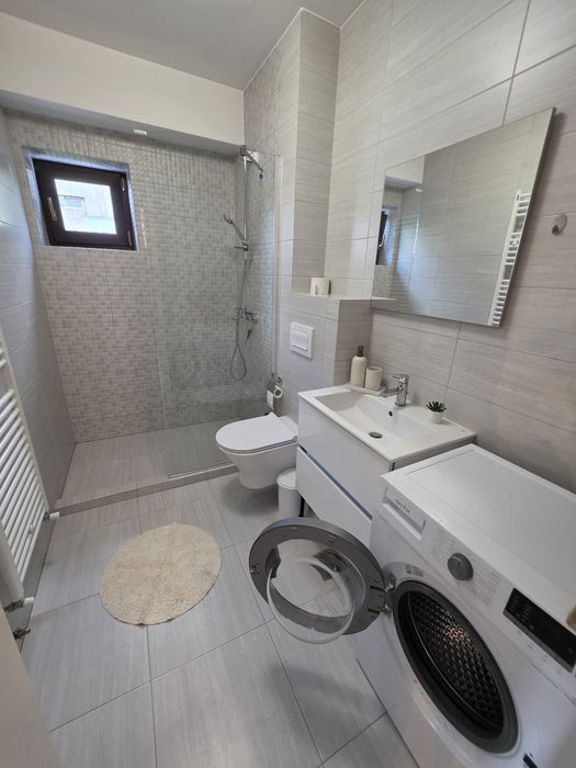 Proprietar, ofer spre inchiriere apartament tip studio in bloc nou cu loc de parcare, str. Gheorghe Avrămescu, etaj 1, decomandat