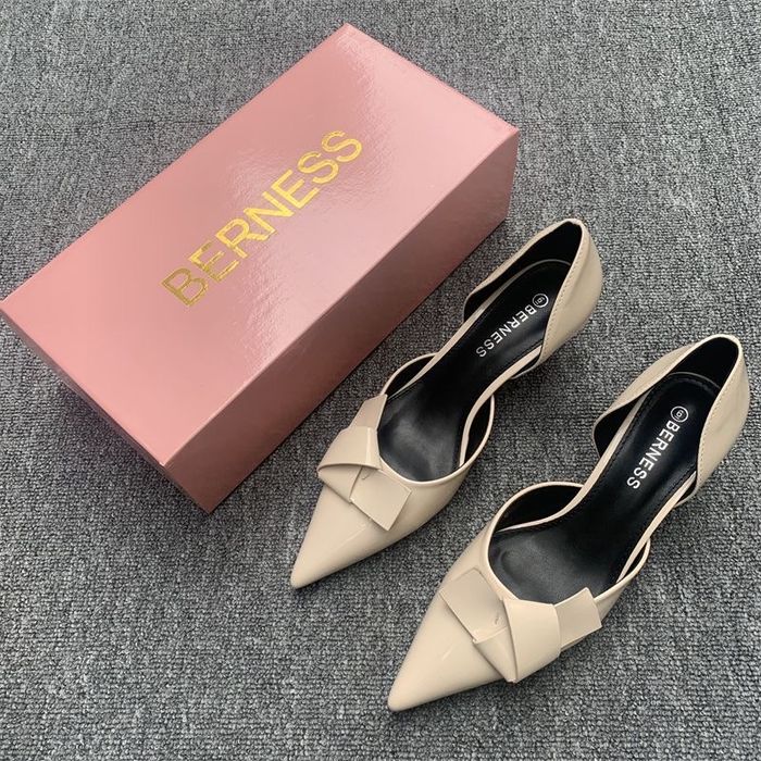 Туфли бежевые 39р