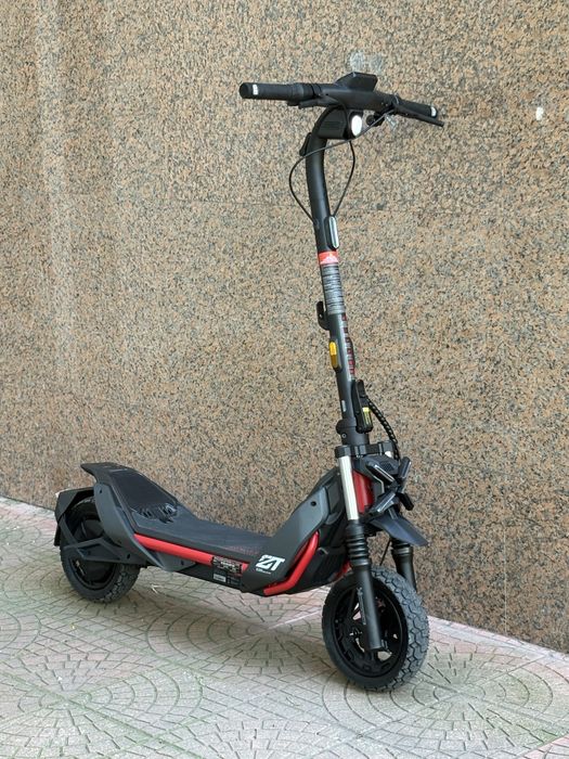 Нова!Електрическа тротинетка Segway ZT3 Pro