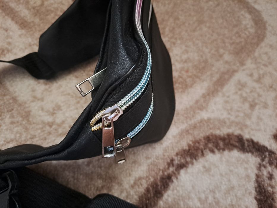 Чанта за кръста (fanny pack/bumbag)