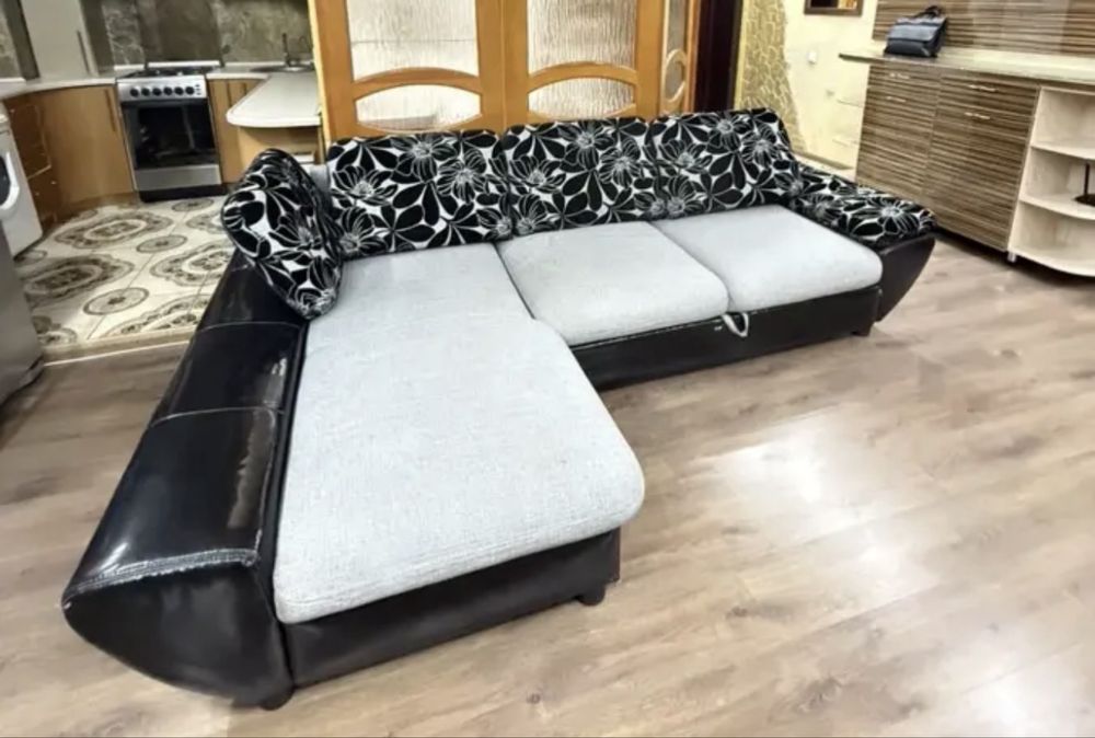 Диван угловой комбинированный 160 см на 2.80 см