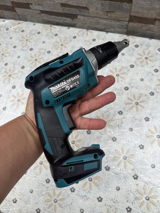 Акумулаторен безчетков винтоверт за гипсокартон Makita DFS452 18V