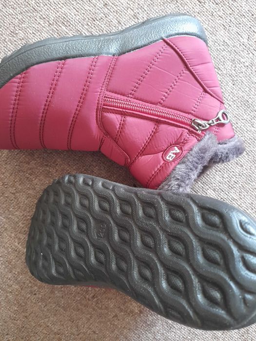 Топли ботички. 36ти рр., чисто нови - цена 20лв. Изпращам по екон.