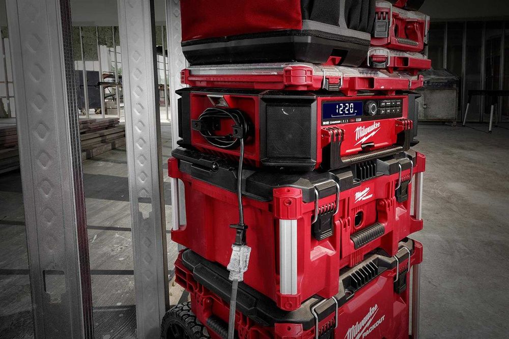 Milwaukee M18 Packout Колонка/Радио/Зарядное устройство