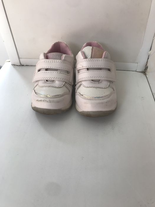 Продам кроссовки для малышей