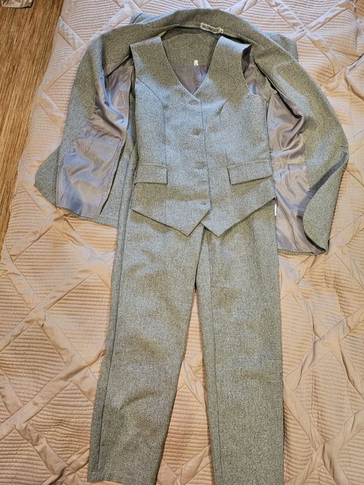 Продам костюм 3000