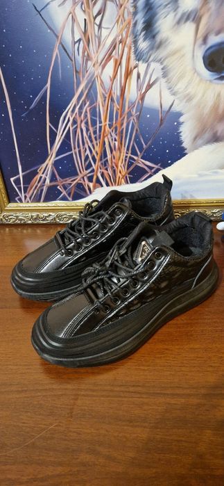 Продам кроссовки унисекс