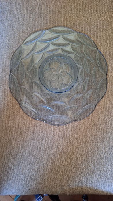 Продавам нови  стъклени декоративни чинии и фруктиера