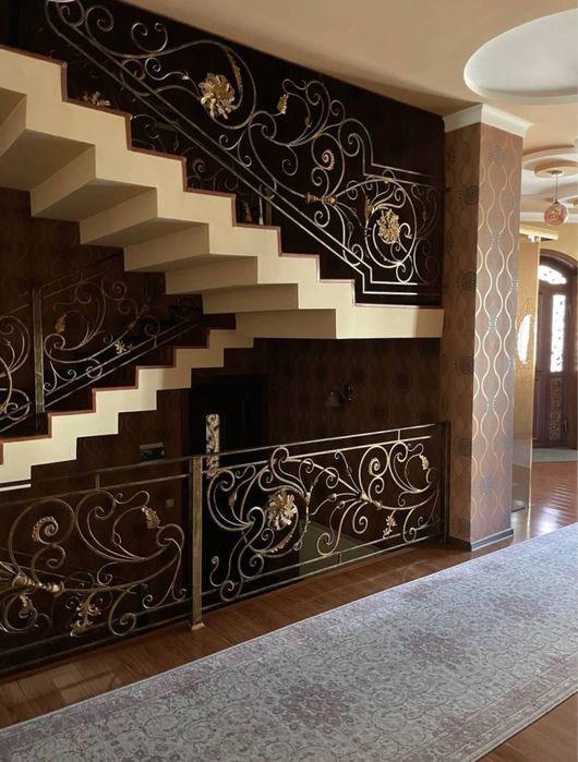 Продается дом большой , построен для семьи . 4 этажа