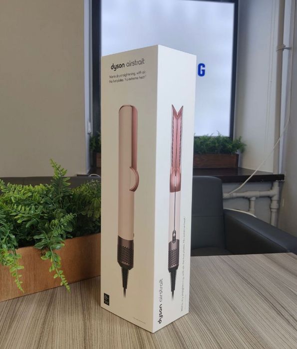 Продам Набор Dyson Выпрямитель Styler Фен Dyson Styling Set расчески