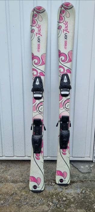 Продавам детски ски Miss.Ion Jade и ски обувки Rossinol