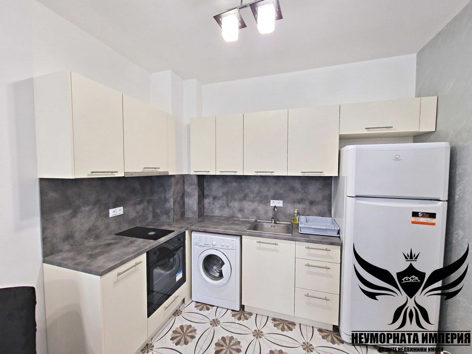 Под наем прекрасен тристаен 89кв. 3ет. в гр.Пловдив, Център