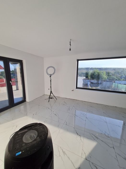 Vand casa subsol +parter+mansarda