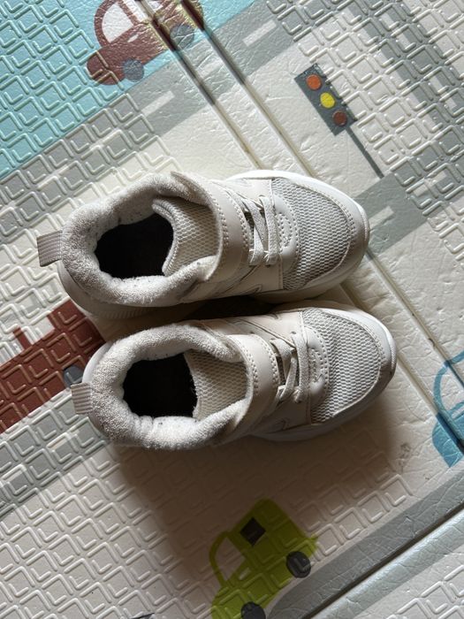 Детски бели кецове