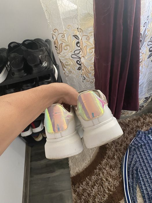 Vand adidasi maqueen