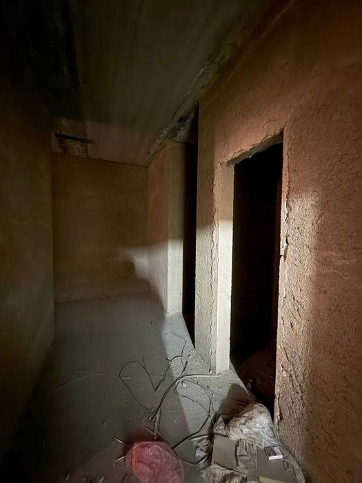 Квартира 78кв/м в состоянии коробки на районе Партсъезда