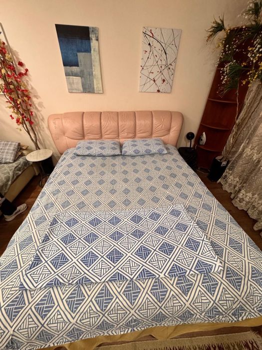 Продам кровать двухспальная.