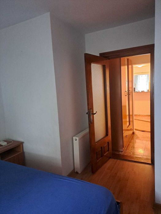 Inchiriez apartament 3 camere in Obcini