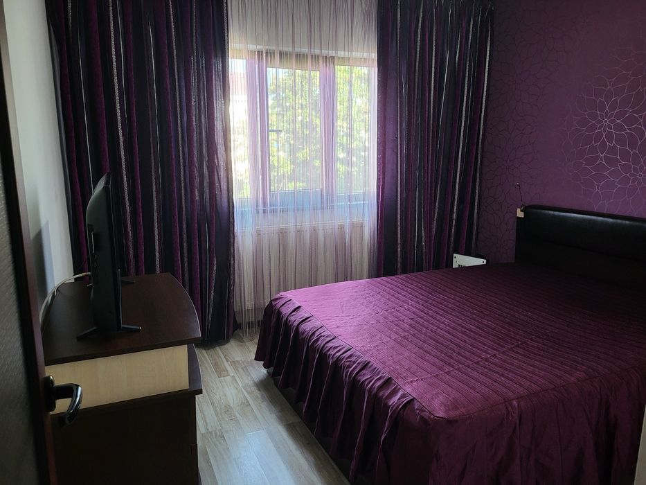 Inchiriez apartament cu 2 camere.