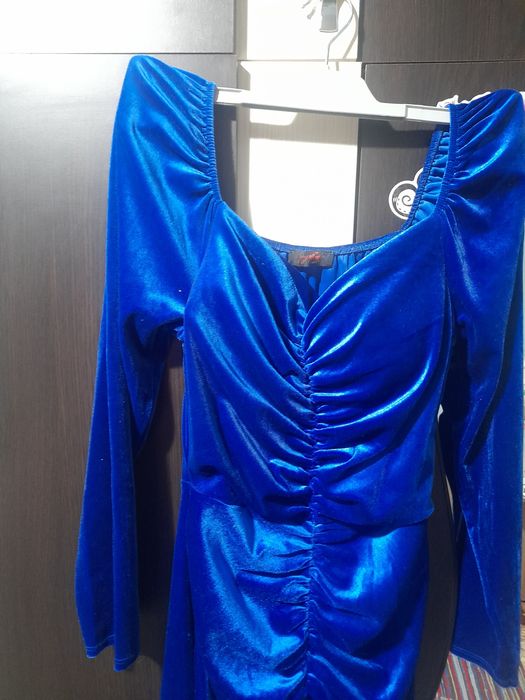 Rochie mulată cu șliț la   jumătate