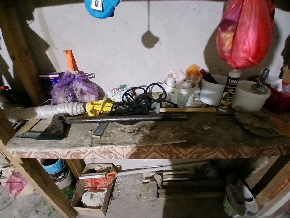 Топор. Цена 5000 тг.