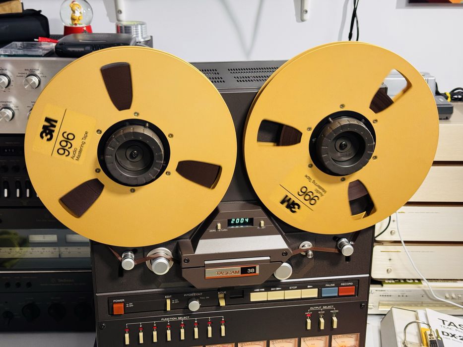 Magnetofon de studio TASCAM 38-8 piste, 2 unități DBX, accesorizat