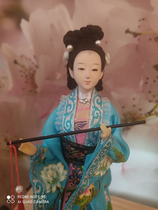 Фигурка девушки кукла